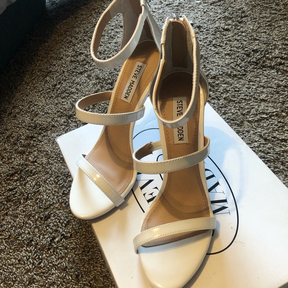 BRAND NEW!! Steve Madden White Heels. Size 8. With box.